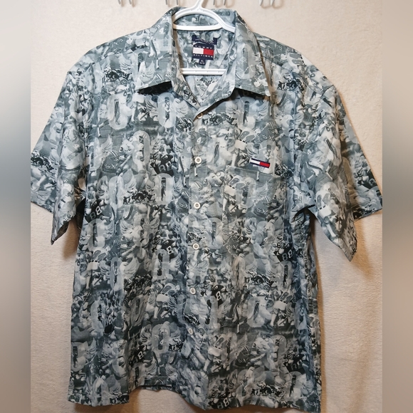 Men's XL Vtg Tommy Hilfiger All Over Print Football Short Sleeve Shirt Size XL - Picture 1 of 9